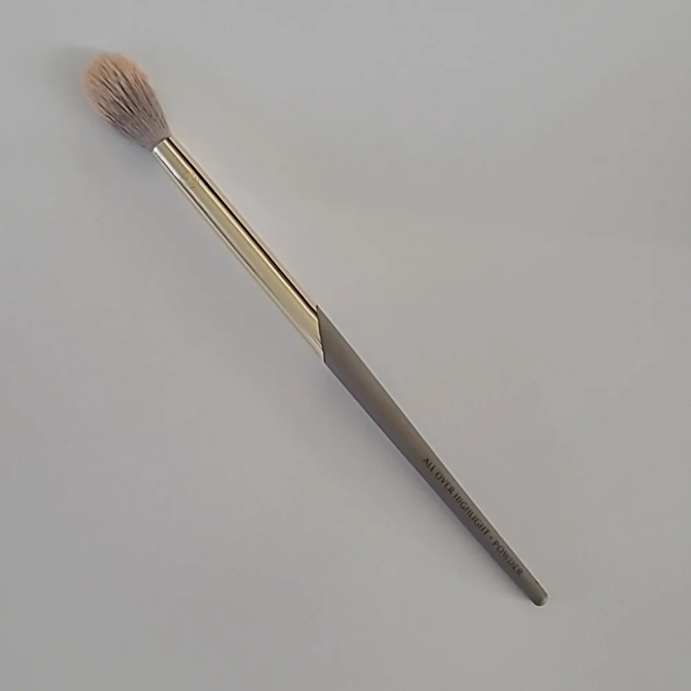 All Over Highlight • Powder Brush - Picture 1 of 7